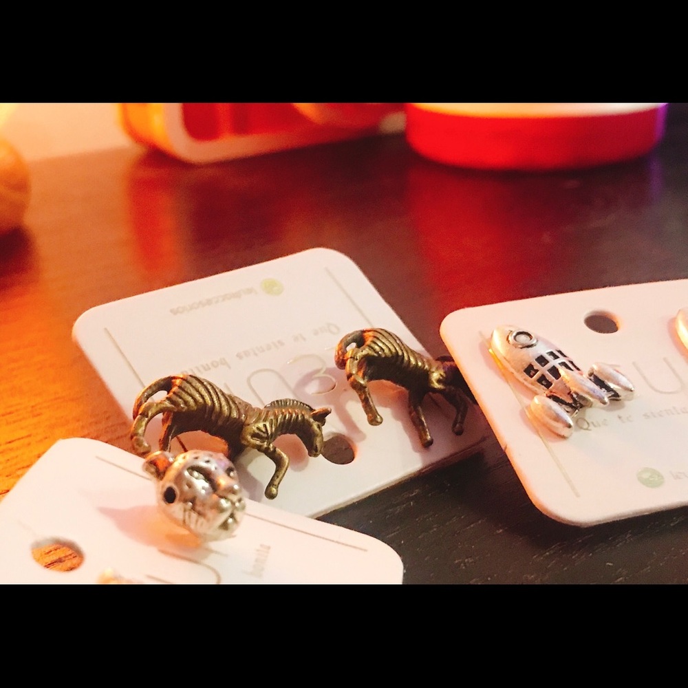 Earrings - Picture 3 of 5